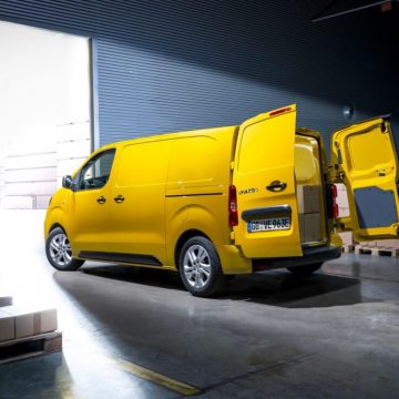 Neuvorstellung: Opel Vivaro E. Hier mit offener Hintertür