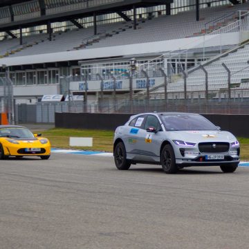Tesla Roadster und Jaguar I-Pace in der ADAC 24h e-competition
