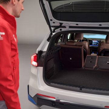 Der Kofferraum des BMW iX1.