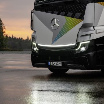 Mercedes-Benz eActros LongHaul