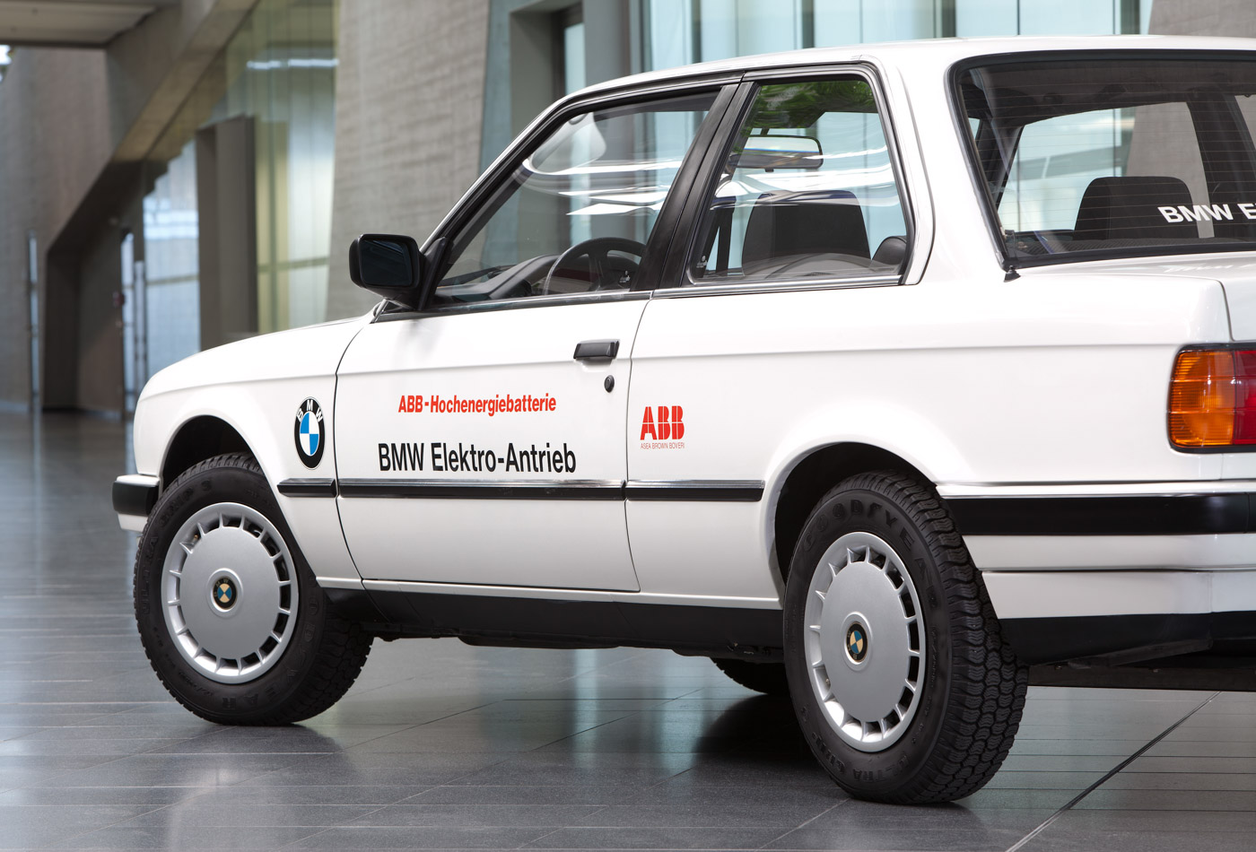 BMW präsentiert revolutionären Elektroauto-Akku