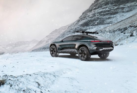 Audi Activesphere Concept von schräg hinten im Schnee