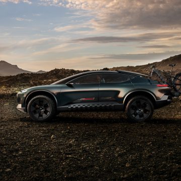 Audi Activesphere Concept seitlich in der Wüste