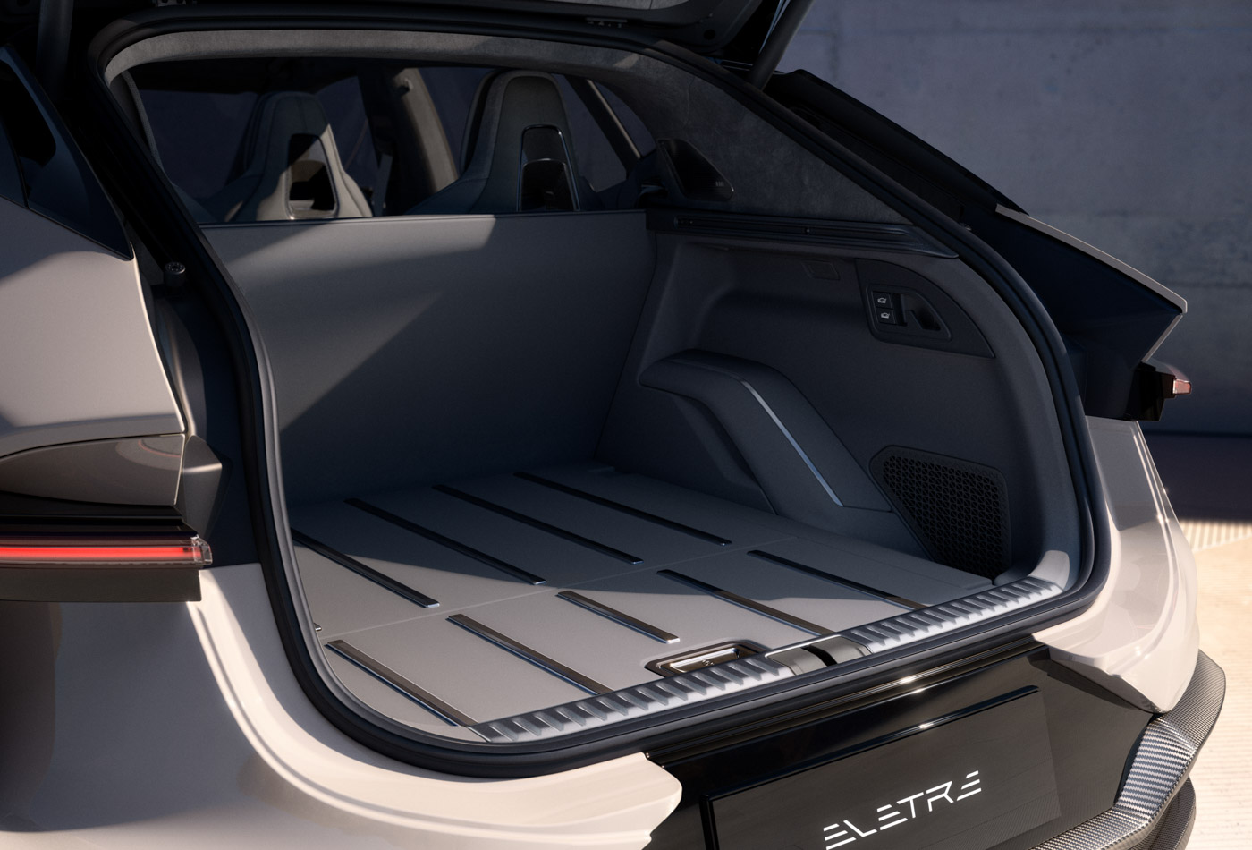 Hinterer Kofferraumdeckel mit Fuß - Tesla Model 3 2021