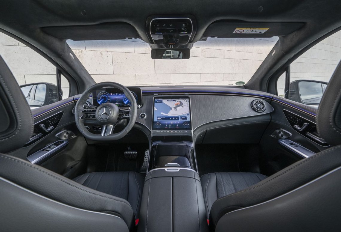 Cockpit des Mercedes-Benz EQE SUV