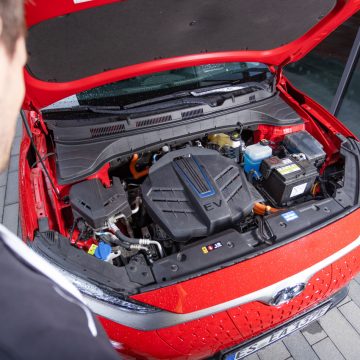 Blick in den Motorraum des Hyundai Kona Elektro