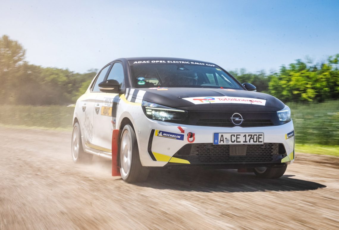 Opel Corsa Rally Electric von schräg vorne