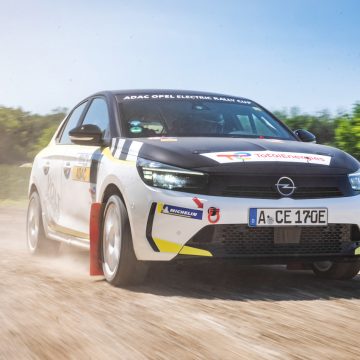 Opel Corsa Rally Electric von schräg vorne