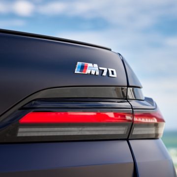 M70-Logo am BMW i7 M70 xDrive.