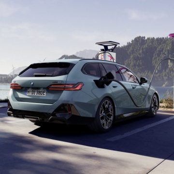 BMW i5 eDrive40 Touring an einer Ionity-Ladestation