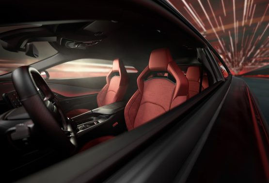 Innenraum des Dodge Charger Daytona mit roten Sitzen